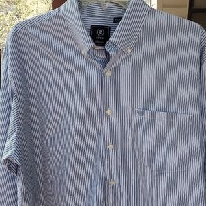 Nwot IZOD Saltwater , Size Large, 100% Cotton extra buttons attached to shirt
